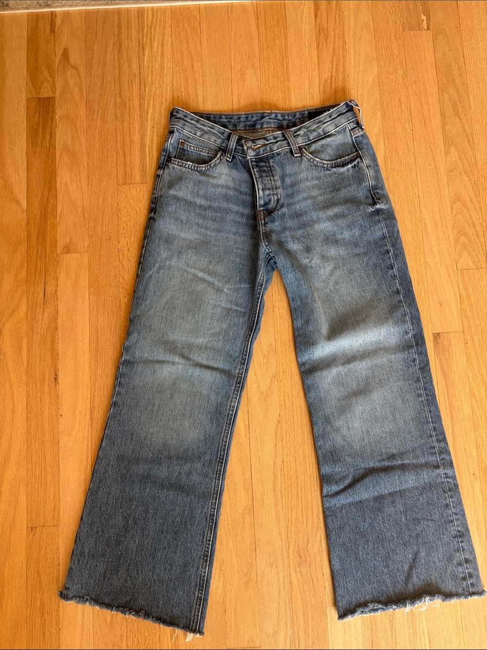 Women’s Zara Blue Flare Jeans - Medium Wash Wide Leg. NWOT, Size 4